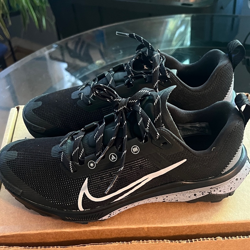 Nike Women’s Trail Terra Kiger Running Shoes new In replaced box $225